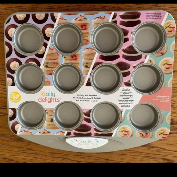 Set of 2 Wilton Non-Stick Donut Pan 12-Cavity - Picture 3 of 3